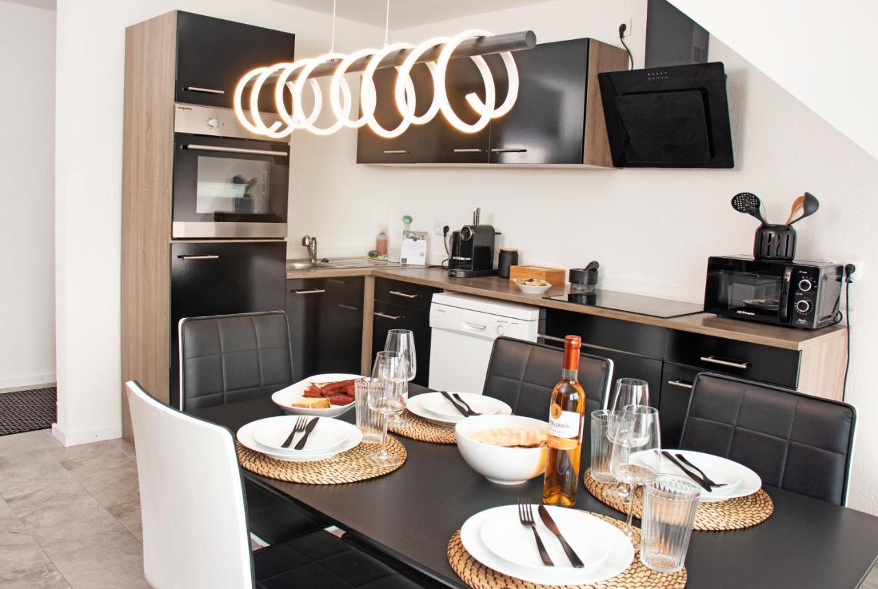 Blackncozy - Design Appartement Mit Boxspringbett Und Balkon Lorrach Exterior photo
